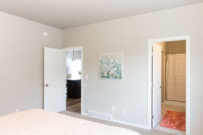 Building Photo - 3-bedroom, 3-bathroom West Fargo Single-Family Home w/ 3 Stall Garage