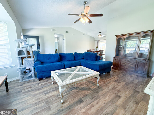 Building Photo - 702 Westgate Cir