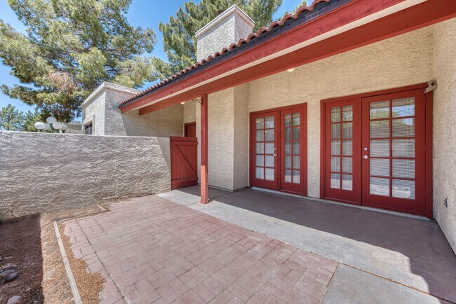 Building Photo - Wonderful 3 bedroom close minutes to ASU!!...