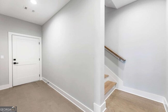 Building Photo - 2035 Parkside Ln