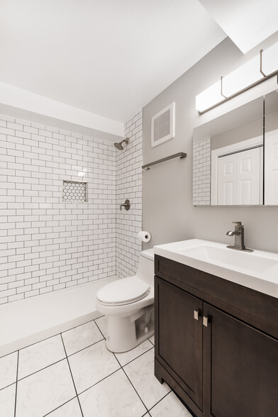 Tiled shower - 523A Irving St NW