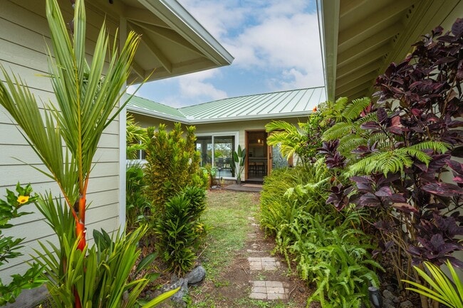 Building Photo - Contemporary Home in Gated Community