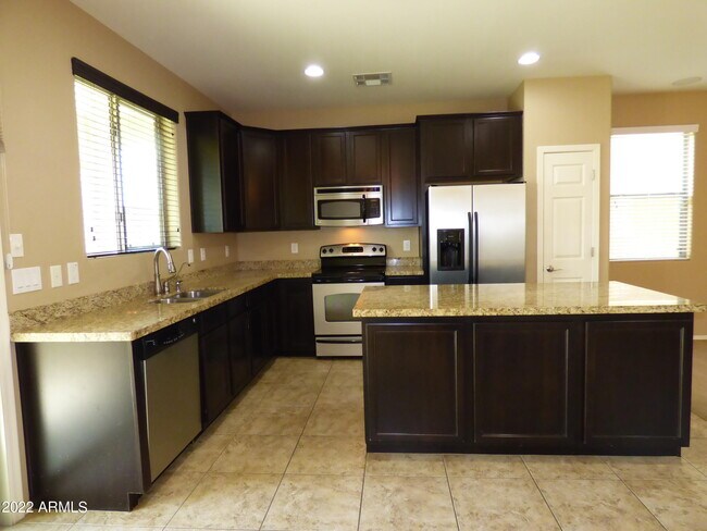 Building Photo - 8623 S 40th Dr