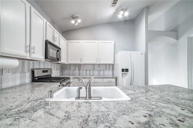 Building Photo - 1989 Songbird Ct