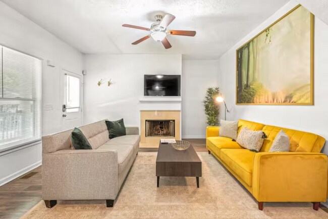 Unit B - Living Room - 1296 Sells Ave SW