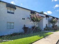 Building Photo - FOR RENT!!! SPACIOUS 3 BEDROOM 2 BATHROOM ...