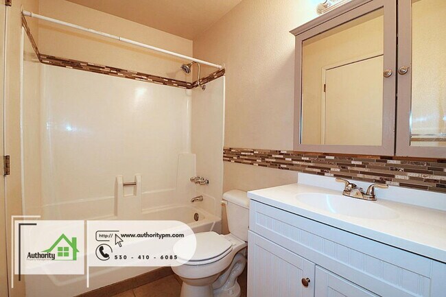 Building Photo - 1553 Bramble Pl