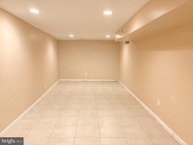 Building Photo - 1419 Morris St