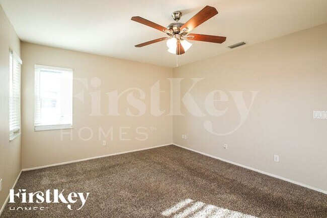 Building Photo - 306 SE 15th St