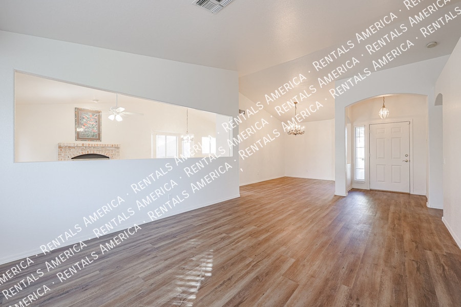 Building Photo - 5351 W Saragosa St