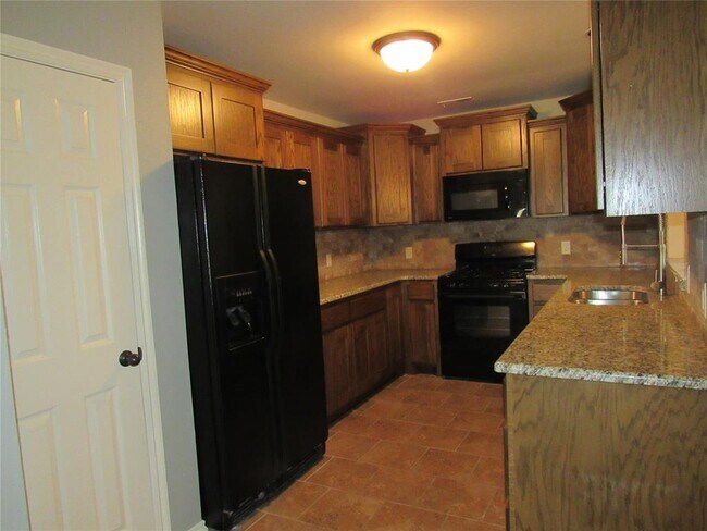 Building Photo - 17516 Black Hawk Dr