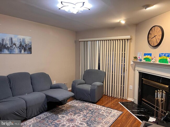 Building Photo - 709 Pebble Creek Ct