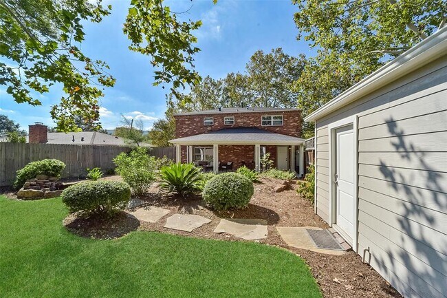 Building Photo - 2511 Blue Willow Dr