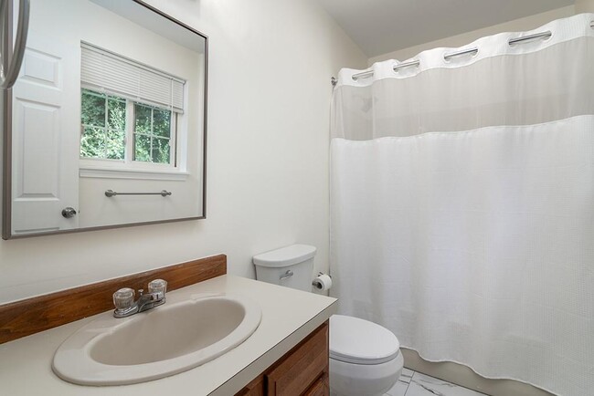 Building Photo - 43 Riverdell Dr