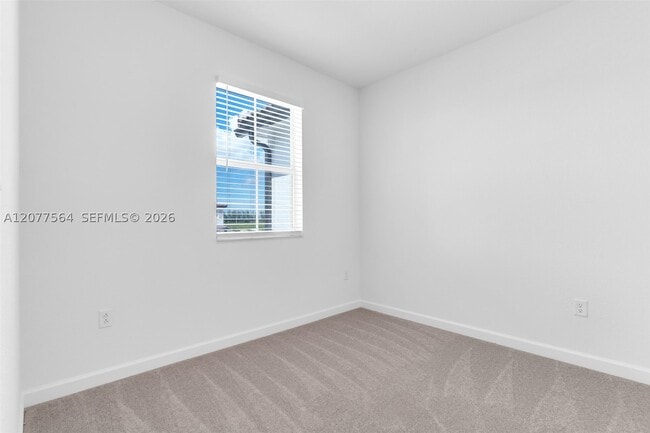 Building Photo - 2660 SE 28th Dr