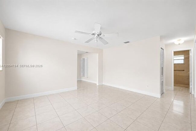 Building Photo - 3233 SW 25th St