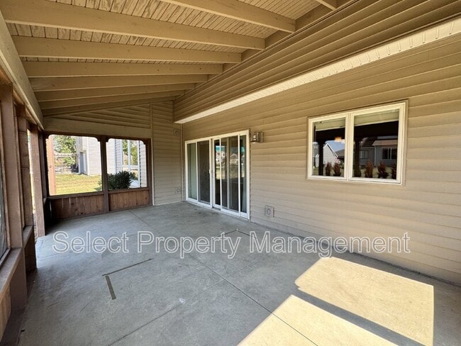 Building Photo - 1752 Woodlark Dr