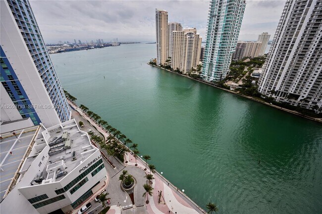 Building Photo - 300 S Biscayne Blvd