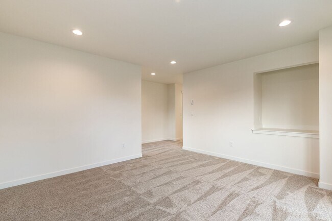 Building Photo - Halleck Townhomes Triplex