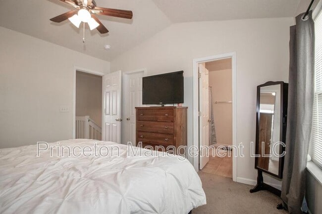 Building Photo - 137 Lynch Cir