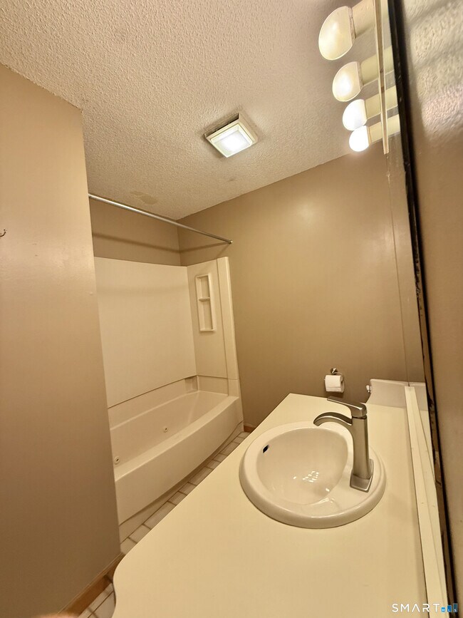 Building Photo - 410 Emmett St