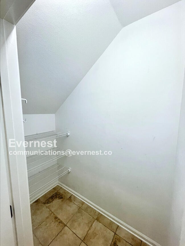 Building Photo - 1153 Chinook Cir