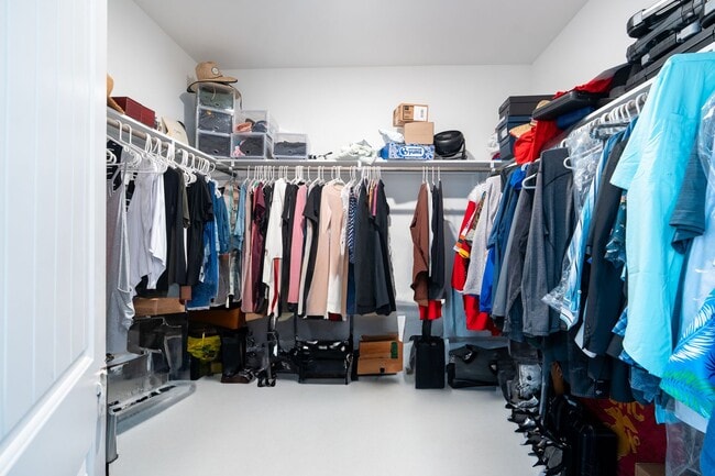 Building Photo - Stunning 4 bedroom 2.5 bath home located in Hampstead Wyndwater Community