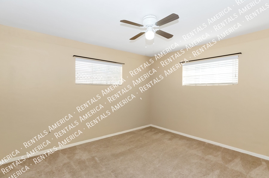 Building Photo - 5625 E 20th St