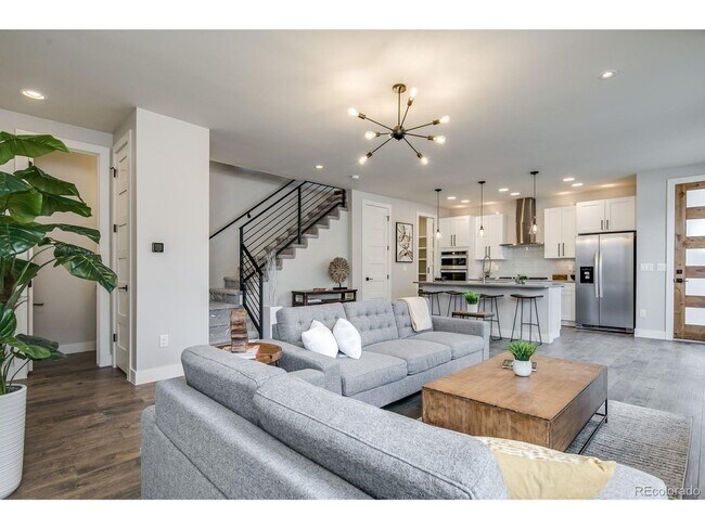 Building Photo - ONE MONTH FREE - Modern 3BR Townhome in Denver