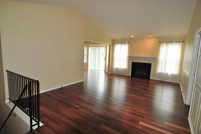 Building Photo - 6561 Robin Ct