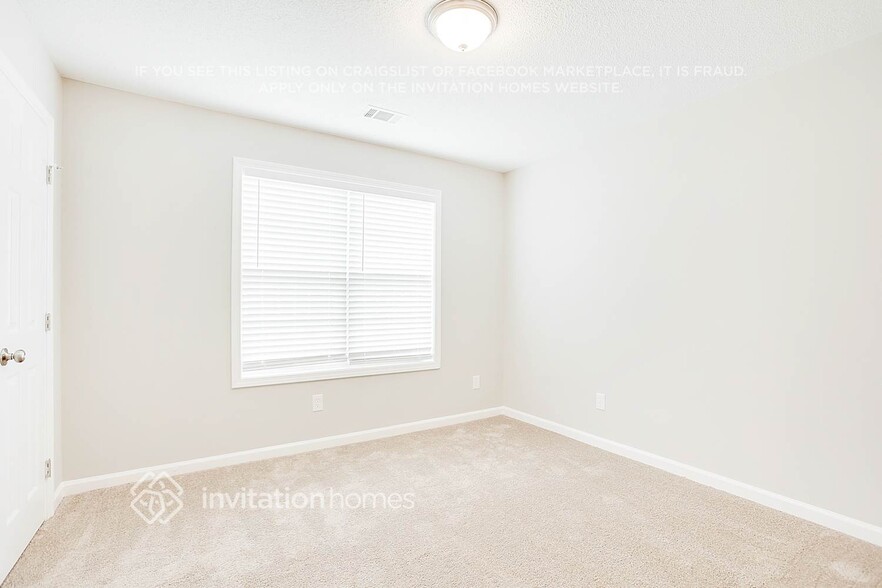 Building Photo - 17 Thorn Thicket Ct