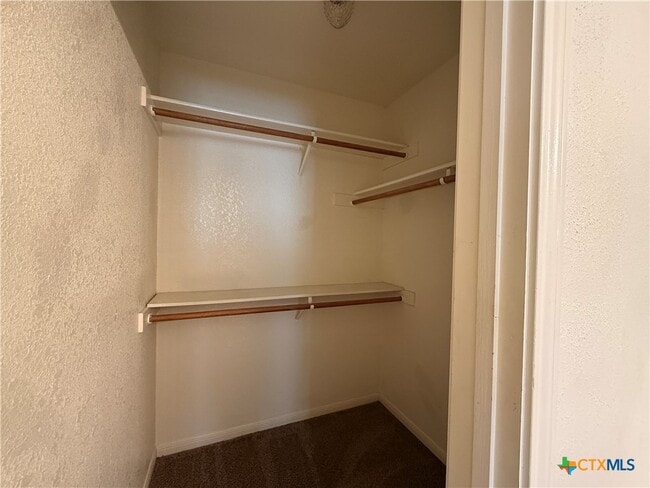 Building Photo - 406 Diana Ln