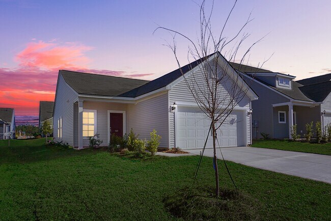 Building Photo - **$500 off First Months rent** Lovely 3 bedroom 2 Bath Ranch with 2 Car Garage in Goose Creek