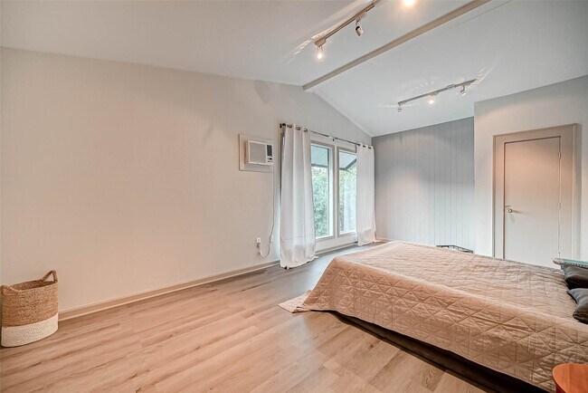 Building Photo - 1612 W Alabama St