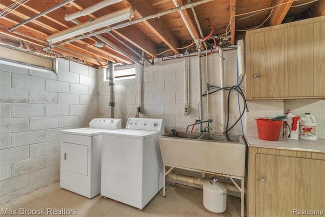 Building Photo - 1102 Davenport Dr