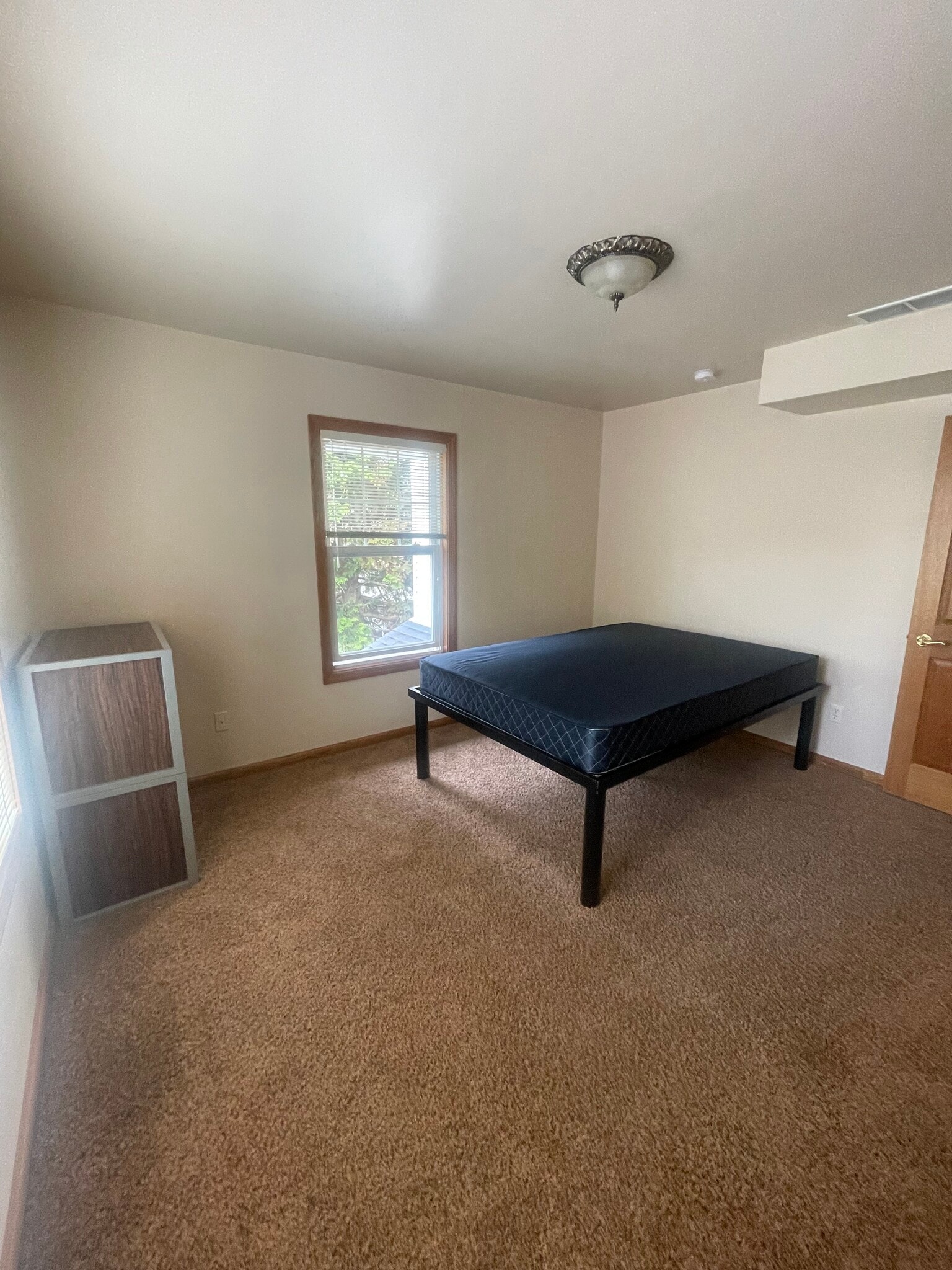Building Photo - 806 Sybil St