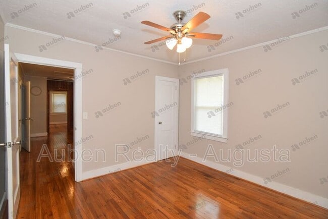 Building Photo - 2037 Spring Hill Ter
