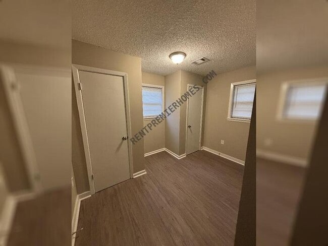 Building Photo - 607 S Jackson St