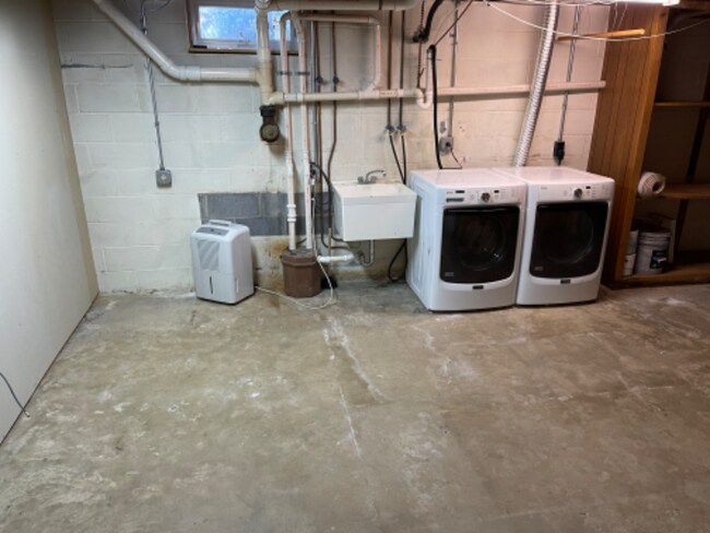 Building Photo - 17321 Amber Dr