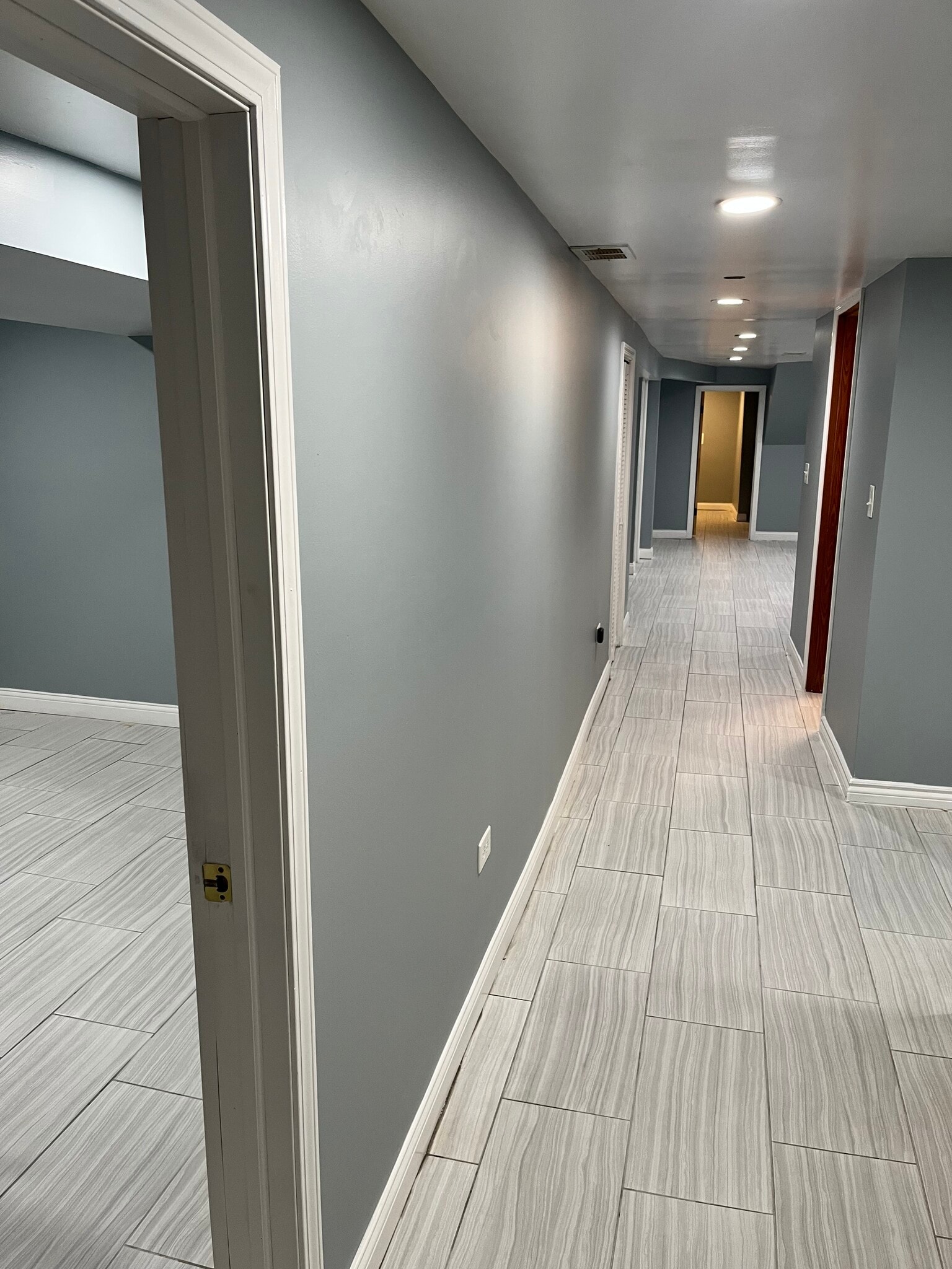 Building Photo - 6222 S Albany Ave