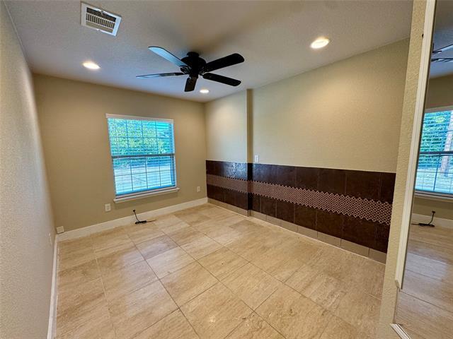 Building Photo - 5016 S I-35 Frontage Rd