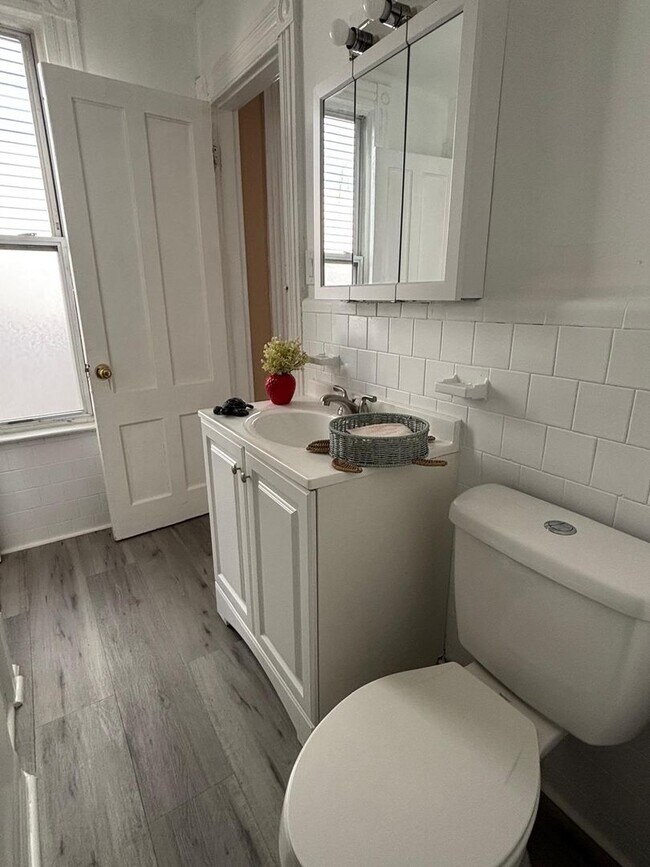 Building Photo - 37 Hotchkiss St