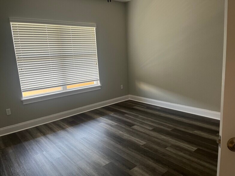 Bed 2 - 225 W Seminole Blvd