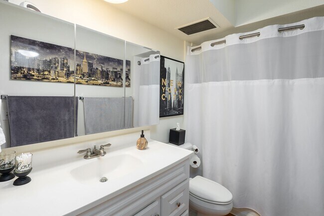 Building Photo - Keoni Ana in Waikiki - 2 Bedroom 1.5 Bath and 2 Parking Stalls!