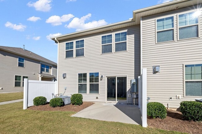 Building Photo - **Spacious 3/2.5 Townhome in Durham**