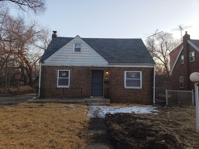 Building Photo - SPACIOUS HOME -  4 bedroom 2 bathroom - Se...