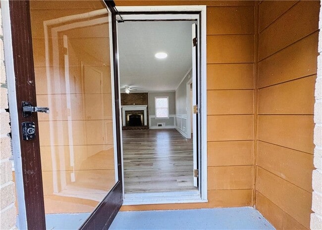 Building Photo - 399 Wayward Wind Dr SW