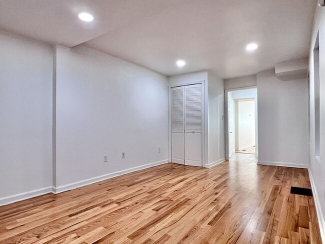 Building Photo - Beautiful 1 BR w/ in unit WASHER / DRYER and private basement! *Available Now*