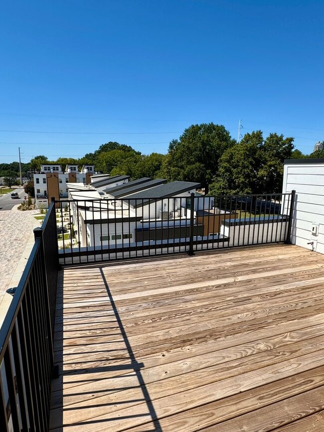 Building Photo - 1408 Sawyer Rd