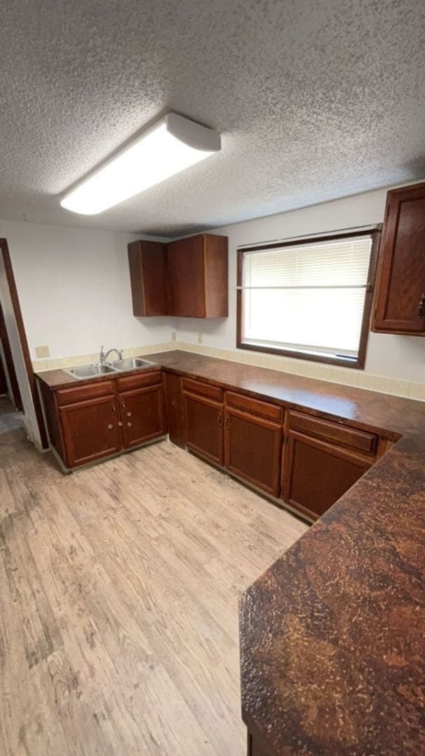 Building Photo - PRICE REDUCED + $500 OFF Firtst Months rent = Leasing Win!